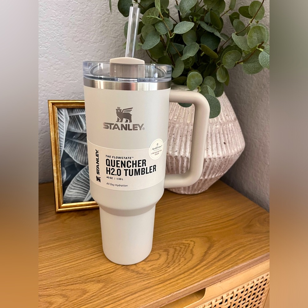 Stanley 40oz tan